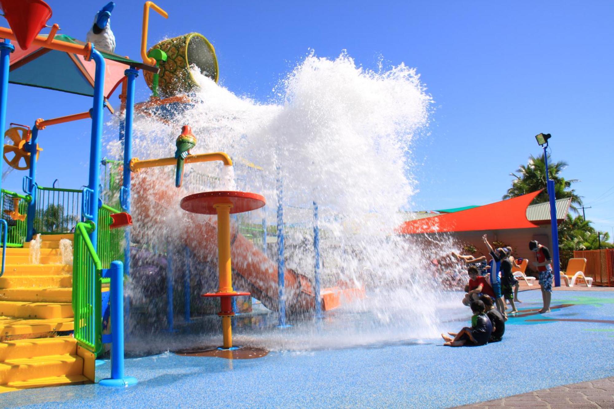 Ingenia Holidays Cairns Coconut Eksteriør billede Wet 'n' Wild Water Park