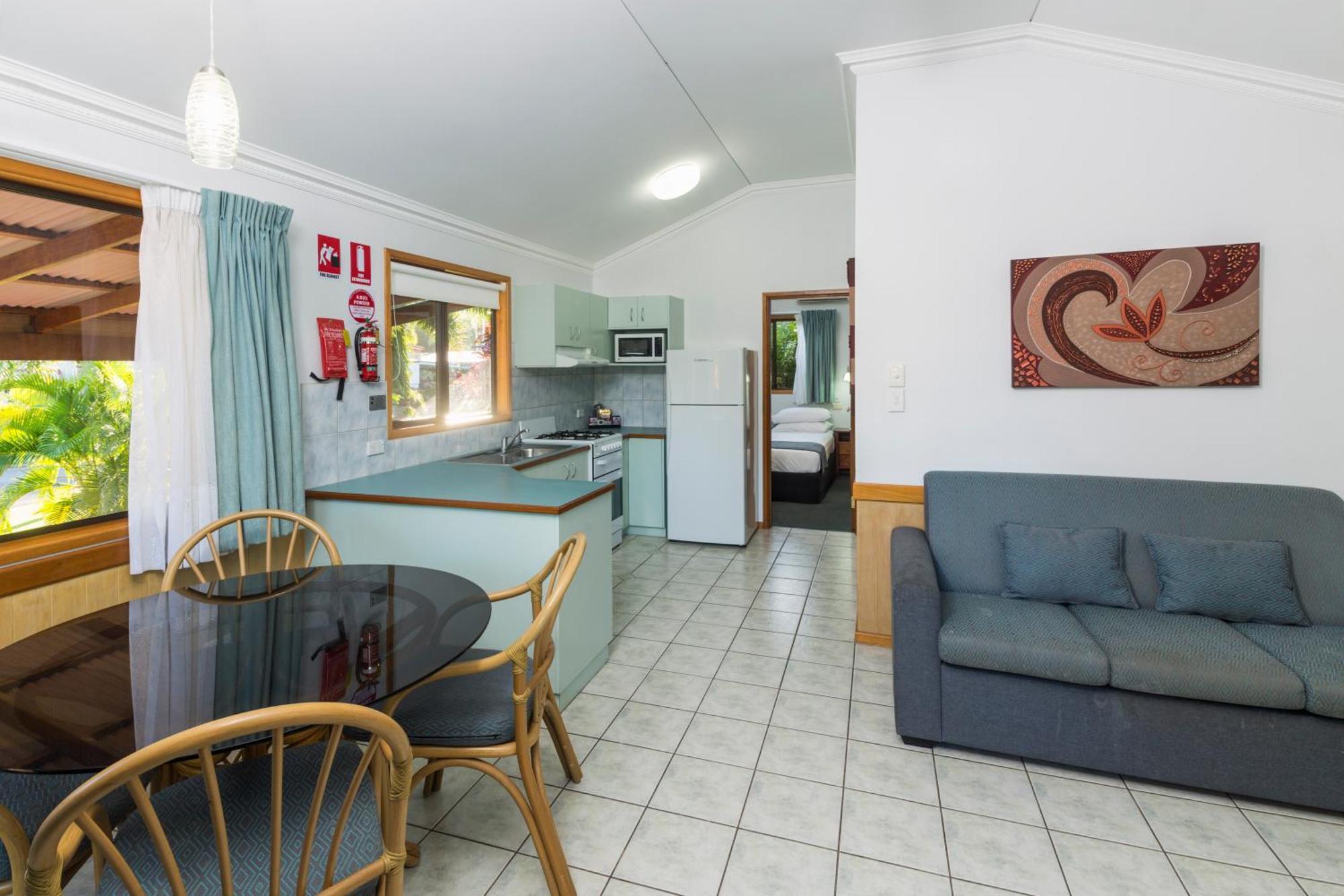 Ingenia Holidays Cairns Coconut Værelse billede A typical two-bedroom villa at a holiday park