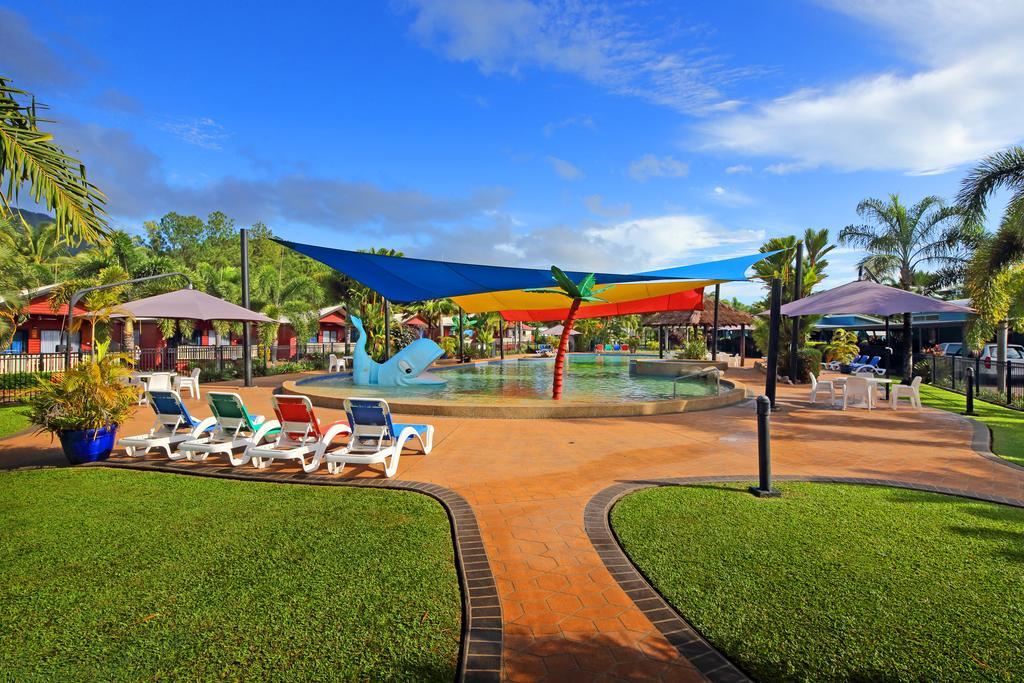 Ingenia Holidays Cairns Coconut Eksteriør billede The swimming pool at the resort