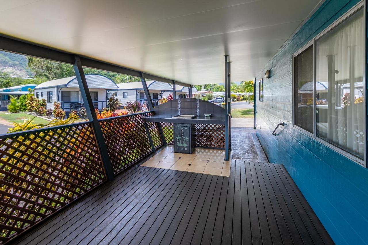 Ingenia Holidays Cairns Coconut Eksteriør billede A veranda in Australia