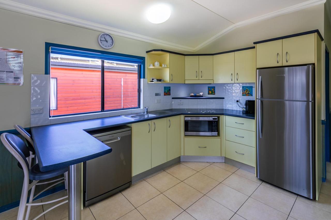 Ingenia Holidays Cairns Coconut Eksteriør billede A modern Australian kitchen