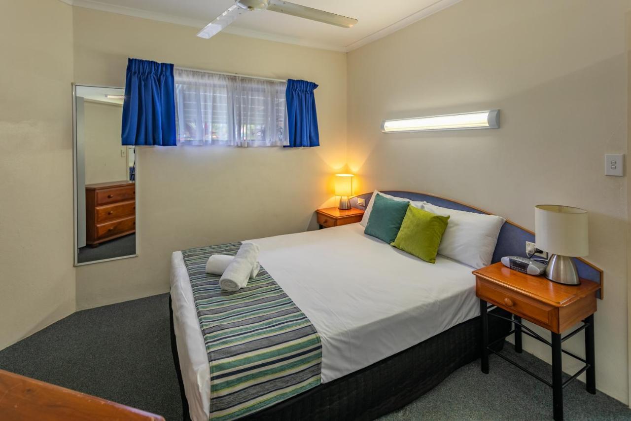 Ingenia Holidays Cairns Coconut Eksteriør billede A bedroom at the motel