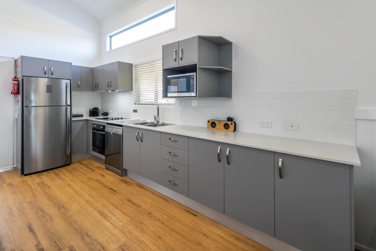 Ingenia Holidays Cairns Coconut Eksteriør billede A kitchen in a student apartment at the University of Western Australia