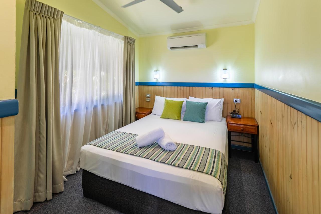 Ingenia Holidays Cairns Coconut Eksteriør billede A bedroom at the motel